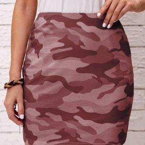 🌈 2/$10 Camo Print Straight Skirt